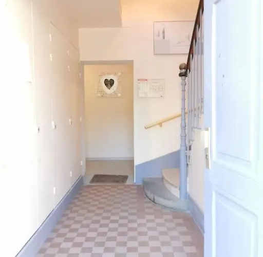 Апартаменты Le Glamour *studio *parking Prive* *wifi*calme* Лурд